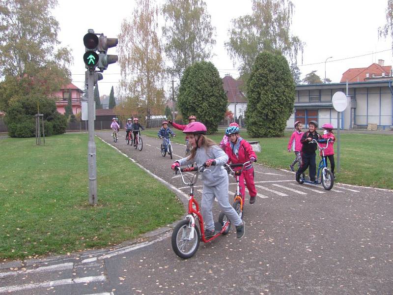 Děti si užily dopravní hřiště v Rokycanech.