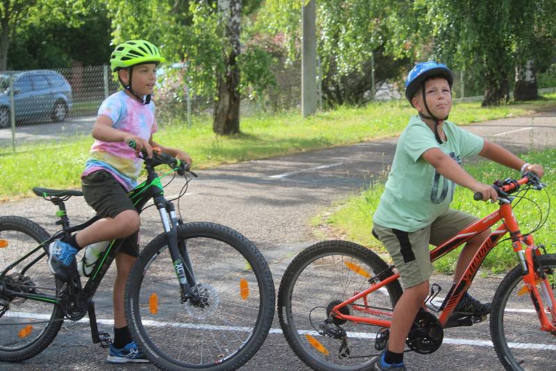 Malí cyklisté nabíraly zkušenosti na dopravním hřišti