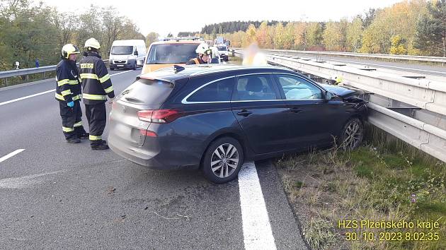 Nehoda na 46. kilometru dálnice D5 u Kařezu, 30. 10. 2023.