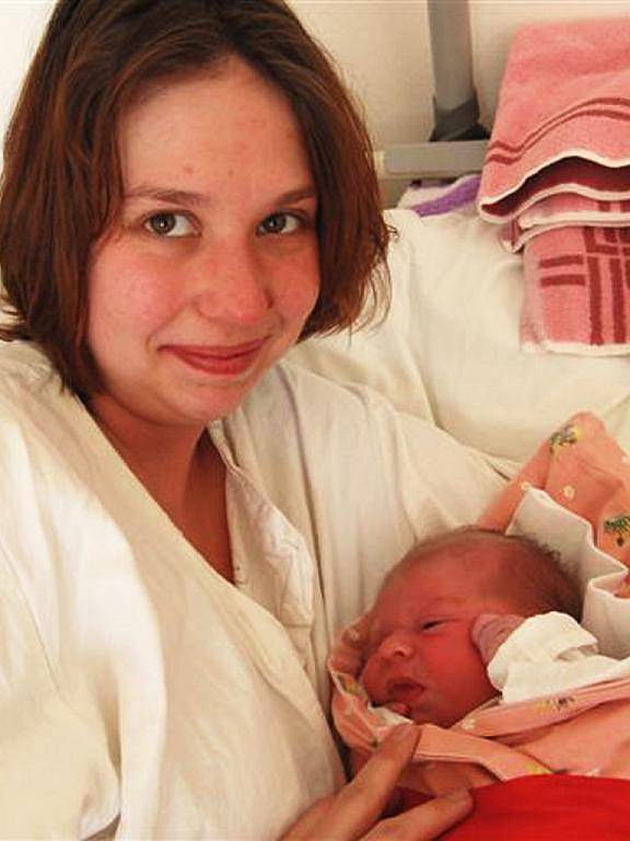Anna JIRSOVÁ z Libákovic si poprvé zakřičela 3. dubna. narodila se v 6.34 hodin. Maminka Jitka a její manžel Lukáš věděli dopředu, že jejich první dítě bude holčička. Anička měřila 50 cm a vážila 3580 gramů.