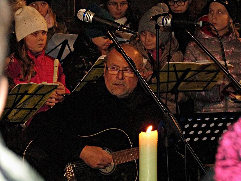 Na Štědrý den odpoledne od 15 hodin se uskutečnilo v kostele sv. Vavřince ve Stupně tradiční Vánoční zpívání.