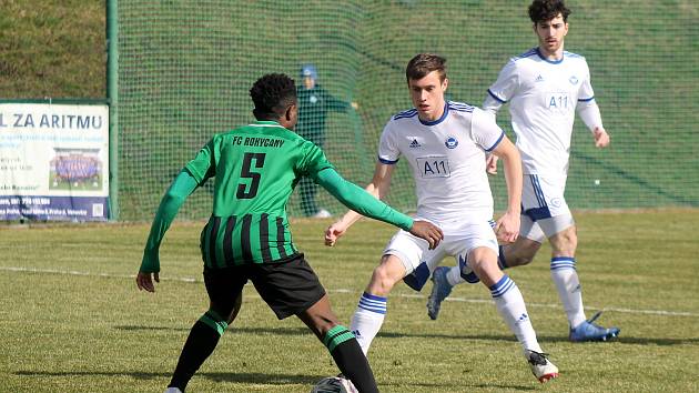 FORTUNA divize A (18. kolo): SK Aritma Praha - FC Rokycany (na snímku fotbalisté v zelenočerných dresech) 1:0 (0:0).