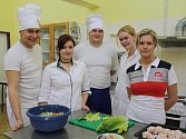 Studenti gastronomického oboru odstartovali praktické maturity na SŠ Jeřabinová v Rokycanech.