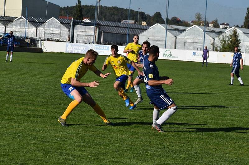 Fotbalisté TJ Slavoj Mýto (na archivních snímcích hráči v modrých dresech) porazili divizní Tochovice 3:1.