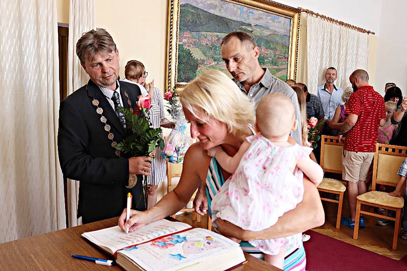 V radnicích přivítal starosta deset nových spoluobčánků.