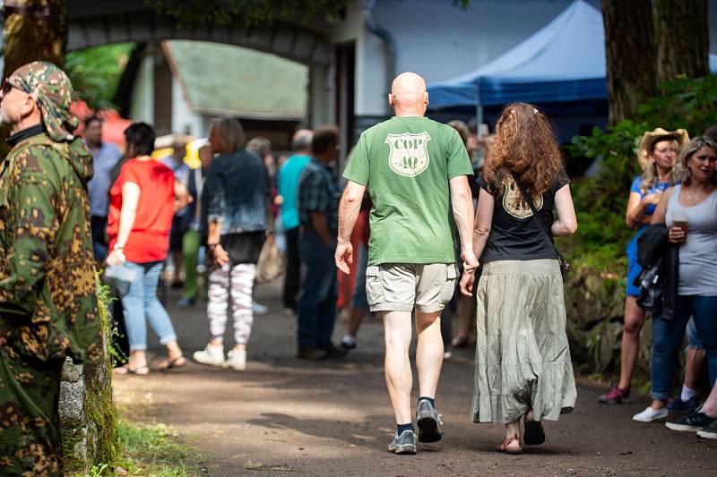 Muzika v Hrádku oslovila sedm kapel, fanoušci zaplnili areál přírodního kina