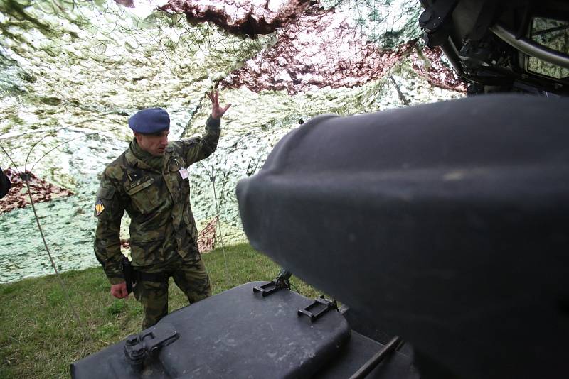 Policisté, profesionální vojáci i členové aktivních záloh cvičili na Temelíně ochranu jaderné elektrárny.