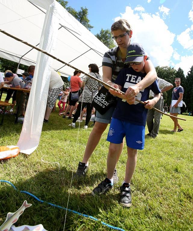 Již popáté se sešly v sobotu v novohradské zámecké zahradě místní spolky, aby společně zorganizovaly nejen pro děti odpoledne plné vědomostních her, dovednostních soutěží a hlavně přírody.  