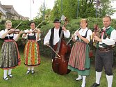 Sedm let už spolu vystupuje pětice členů Venkovské dudácké muziky Bedrník. Každoročně je možné zhlédnout jejich vystoupení třeba na tradičním Borůvkobraní nebo Selských slavnostech v Holašovicích. 