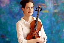 Michaela Vyoralová, houslistka z Jihočeské komorní filharmonie.
