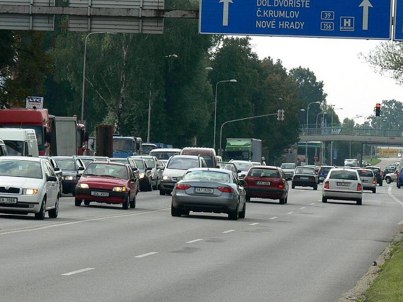 Země živitelka způsobuje každý rok dopravní komplikace.