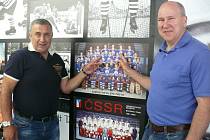 Jaroslav Pouzar a Don Jackson v Hokejovém centru Pouzar