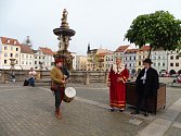 Na českobudějovickém náměstí pokřtil v pondělí 5. 8. Přemysl Otakar II. turistickou vizitku Umění ve městě.