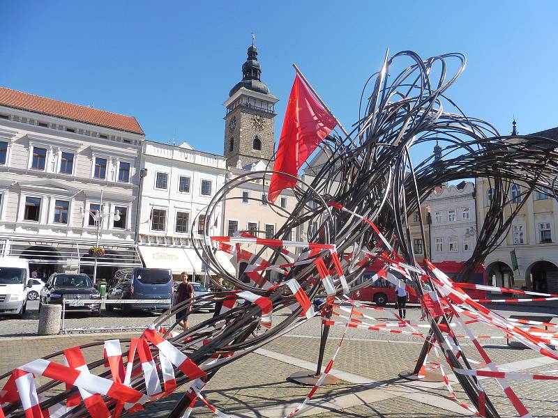 Milion chvilek pro demokracii přichystalo připomínkovou akci k 21. srpnu. Maketami tanků na náměstí Přemysla Otakara II. a na Sokolském ostrově, panelovou výstavou a performancí připomínají organizátoři srpnové události 1968.