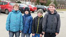 Na návštěvu Miloše  Zemana v Táboře byli zvědaví i školáci z Tábora (zleva) Adam Říha, Jakub Fabián, Matěj Maroušek a Vítek Kosobud, všem shodně 11 let. 