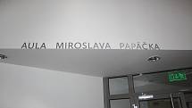 Aula "pedáku" nese jméno Miroslava Papáčka.