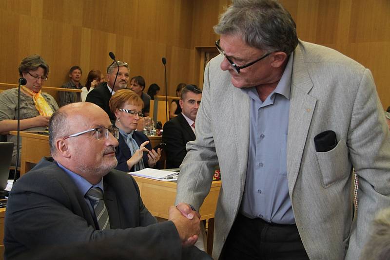 Při pondělním jednání zvolili českobudějovičtí zastupitelé primátorem Jiřího Svobodu (ANO 2011). Do funkce se vrací téměř po čtvrt roce.