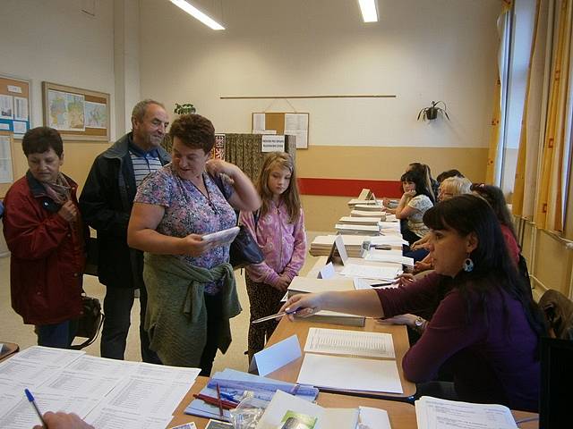 Volební místnost na gymnáziu v České ulici v Českých Budějovicích.