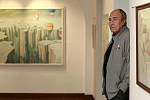 Malíř Milan Ressel (77) vystavuje do 5. února ve Wortnerově domě Alšovy jihočeské galerie. Inspiruje ho jak technická civilizace ovlivňuje krajinu.