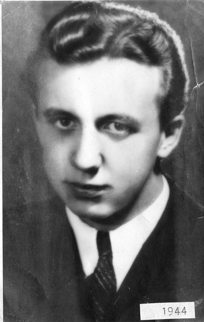 Spisovatel Věroslav Mertl  v roce 1944.