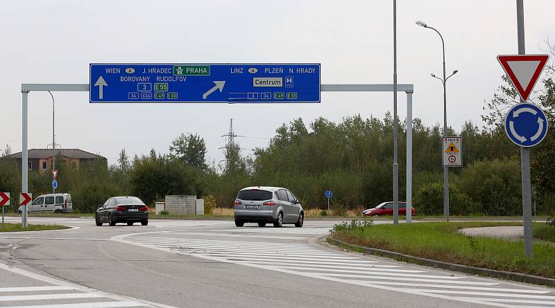 Změna přednosti v jízdě na kruhovém objezdu na Okružní v Českých Budějovicích.