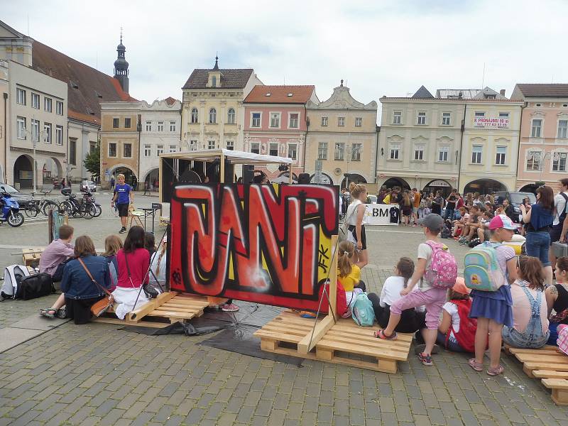 Českobudějovický studentský festival Budějovický Majáles pokračuje.