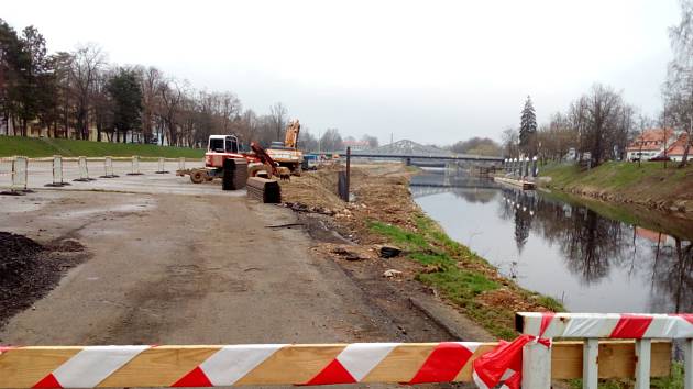 Na Českobudějovicku už slouží lodím delší dobu například přístav v Českém Vrbném a nově se staví vývaziště pro malá plavidla u Dlouhého mostu v Českých Budějovicích.