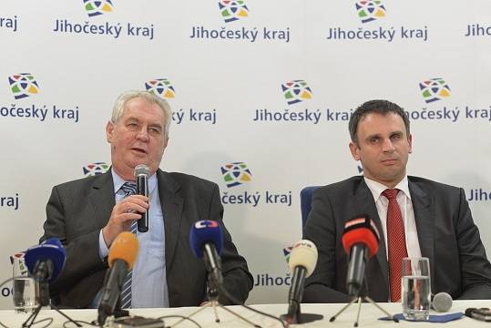 Tisková konference při návštěvě prezidenta Miloše Zemana v Jižních Čechách.