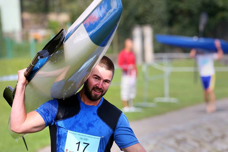 V sobotu, 9. září, se na levém břehu řeky sešli milovníci vodních sportů z Týna nad Vltavou a okolí 2. vltavotýnských vodáckých slavnostech. Součástí slavností byl i závod Mezi Mosty a LAKER Marathon.