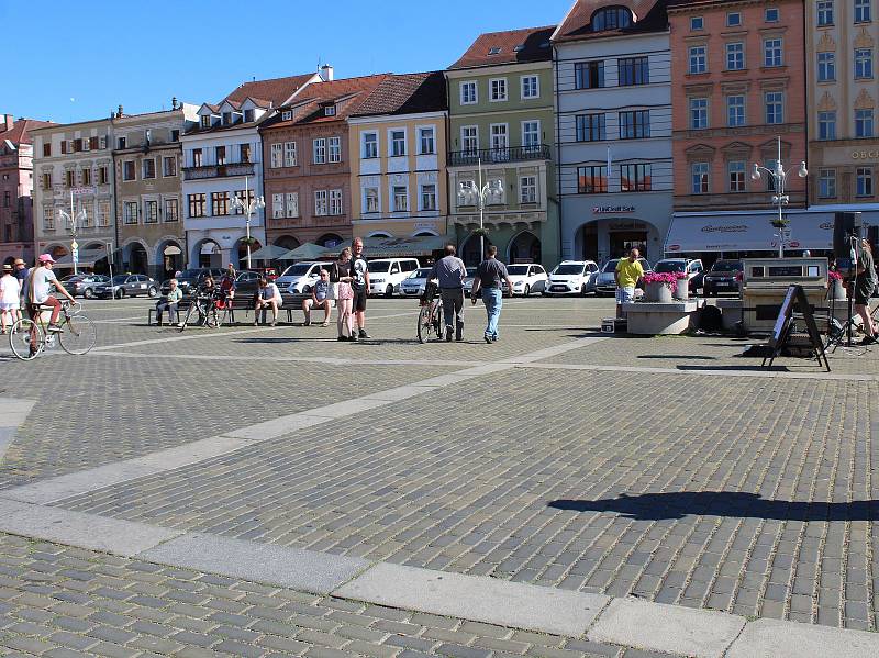 V Českých Budějovicích na Buskers festu vystupuje třeba Gus Ring, který sem přijel až ze Švédska.