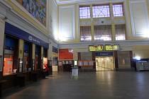 Ráno je vlakové nádraží v Českých Budějovicích takřka liduprázdné.