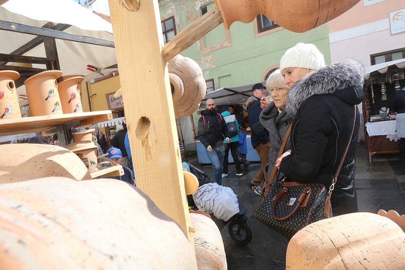 Velikonční trh na českobudějovickém Piaristickém náměstí a v Panské uličce.