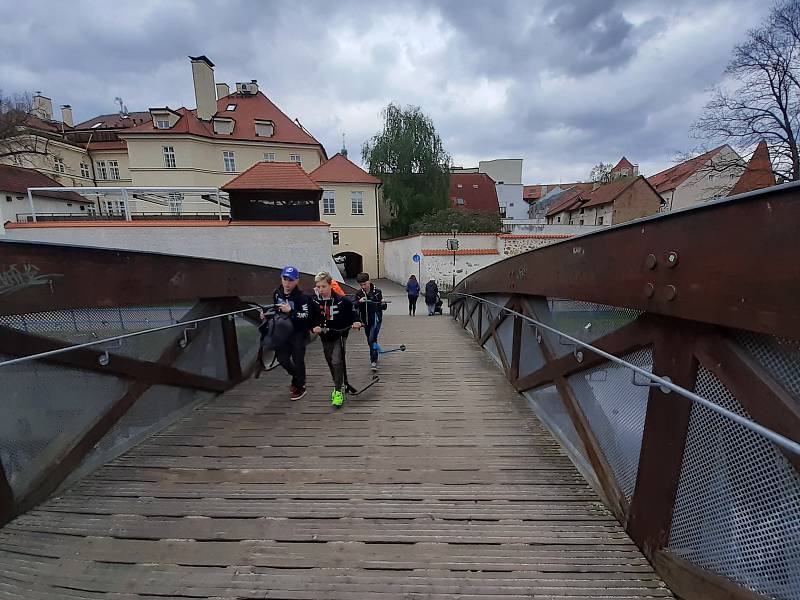 Novodobý nešvar, zámky lásky, se objevuje i v jihočeské metropoli.