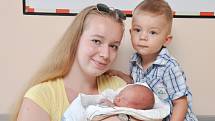 Adam Reiser ze Strakonic. Adam se narodil 22. 8. 2020 v 7.11 hodin a jeho porodní váha byla 3 550 g. Na malého bratříčka doma napjatě čekali sourozenci Vítek (2) a Julinka (19).