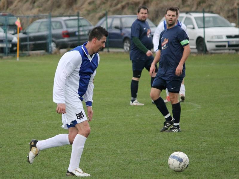 V okresním přeboru Hrdějovice v souboji rezervních celků nestačily doma na zkušenější Hlubokou, prohrály 1:3.