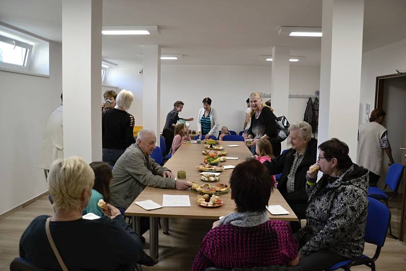 Nové Komunitní centrum a knihovnu slavnostně otevřeli v sobotu v Nových Hradech.