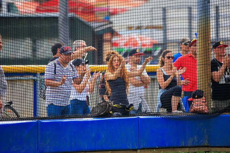 Kolumbijská zpěvačka Shakira v baseballovém areálu v Hluboké nad Vltavou