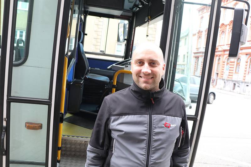 Poslední jízda autobusu Karosa číslo 18 v Českých Budějovicích. Na snímku s řidičem Matyášem Palkovičem.