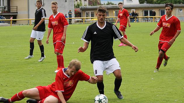 Poslední zápas byl takový, jako celá jarní sezona. Lokomotiva porazila na svém hřišti Čtyři Dvory 7:2 a chystá veselou dokopnou, hostům se jaro nepovedlo. V českobudějovickém derby Loko ČB - SK Čtyři Dvory 7:2.