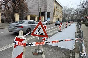 Oprava zastávkového zálivu MHD v českobudějovické ulici Na Sadech.