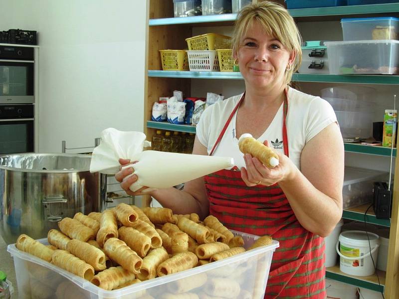 Dožínky v Boršově nad Vltavou se nemohou obejít bez kremrolí.