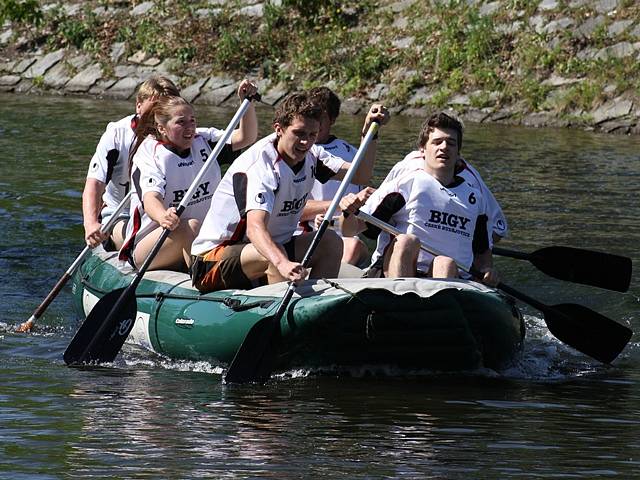 Na slepém rameni Malše se uskutečnil třetí ročník sportovní soutěže  Raftové primátorky. Na vodě se utkali studenti budějovických gymnázií.
