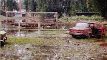 Povodně 2002 v areálu SK Slavia České Budějovice. Následky povodní.