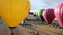 Čtyři horkovzdušné balony vzlétly ve čtvrtek v ranních hodinách z českobudějovického náměstí Přemysla Otakara II.