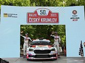 Jan Kopecký s Janem Hlouškem slaví vítězství na 50. Rallye Český Krumlov.
