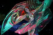 Tanec s dvěma šavlemi v podání tanečnice Eglal byl zlatým hřebem celodenní přehlídky orientální kultury „Al-Súq“ („tržiště“) v sobotu v DK Metropol v Českých Budějovicích pořádaný školou orientálního tance Samyah. 