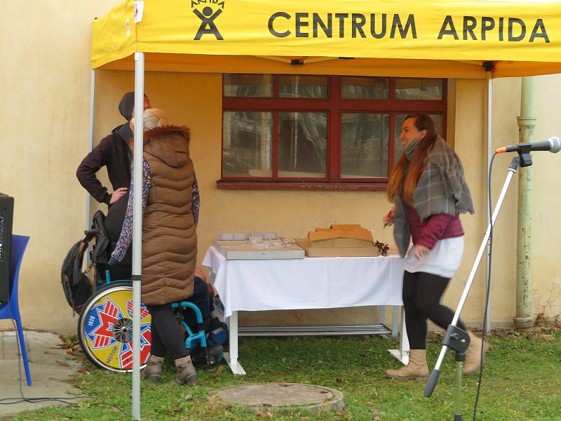 Arpida+ campus životních příležitostí může už za dva roky pomáhat dospělým lidem s tělesným a kombinovaným postižením. V pondělí 8. listopadu se symbolicky klepalo na základní kámen.