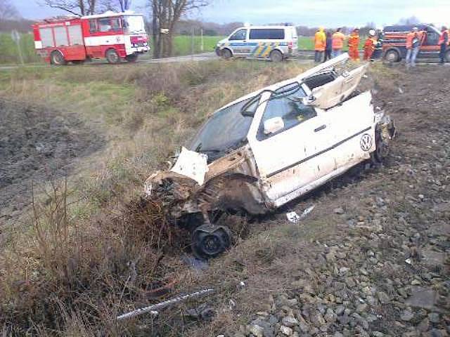 Osobní vlak jedoucí z Českých Budějovic do Strakonic se srazil s osobním automobilem u Sedlíkovic.