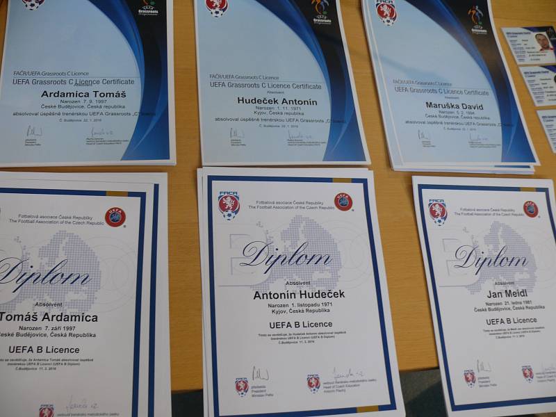 V budově Krajského úřadu převzali ocenění fotbaloví trenéři a nejlepší střelci krajských soutěží