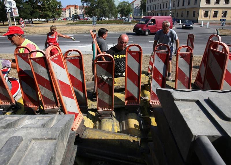 Pozměněnou podobu má po rekonstrukci vjezd z Husovy třídy na Mariánské náměstí v Českých Budějovicích. Řidiči musejí hlavně počítat s novým preferenčním pruhem vyhrazeným městské hromadné dopravě. 